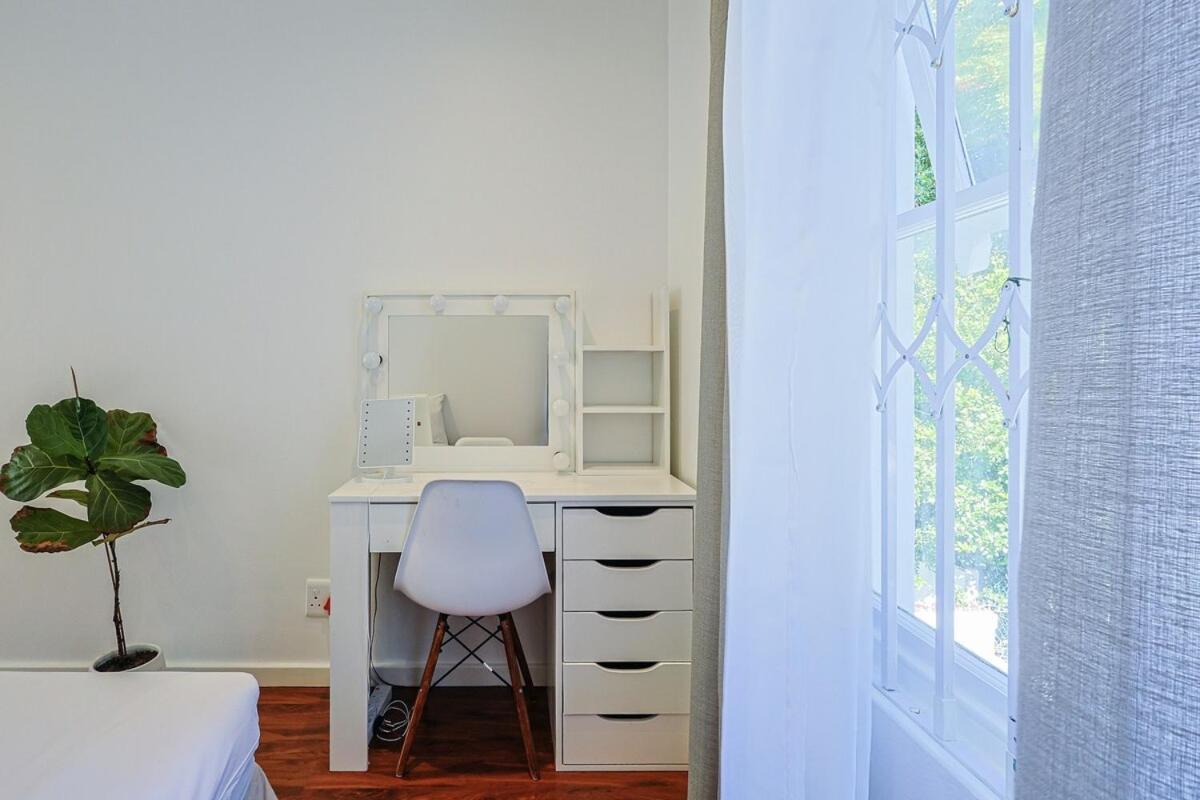 Fully Equipped Claremont With Pool & Style Holiday home Cape Town