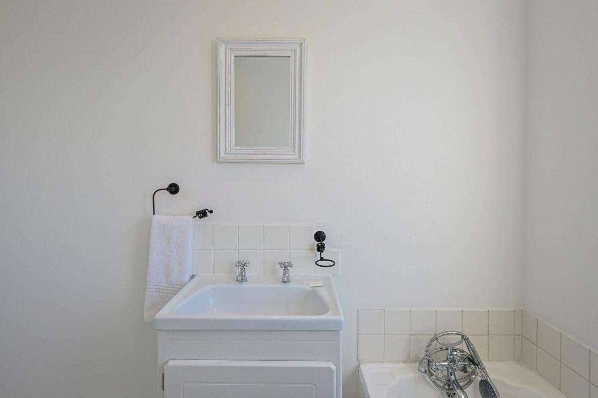 Fully Equipped Claremont With Pool & Style Ferienhaus *
