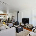 Fully Equipped Claremont Home With Pool & Style