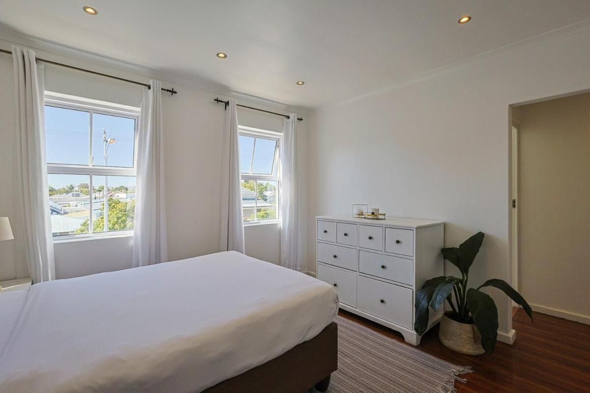 Fully Equipped Claremont With Pool & Style *