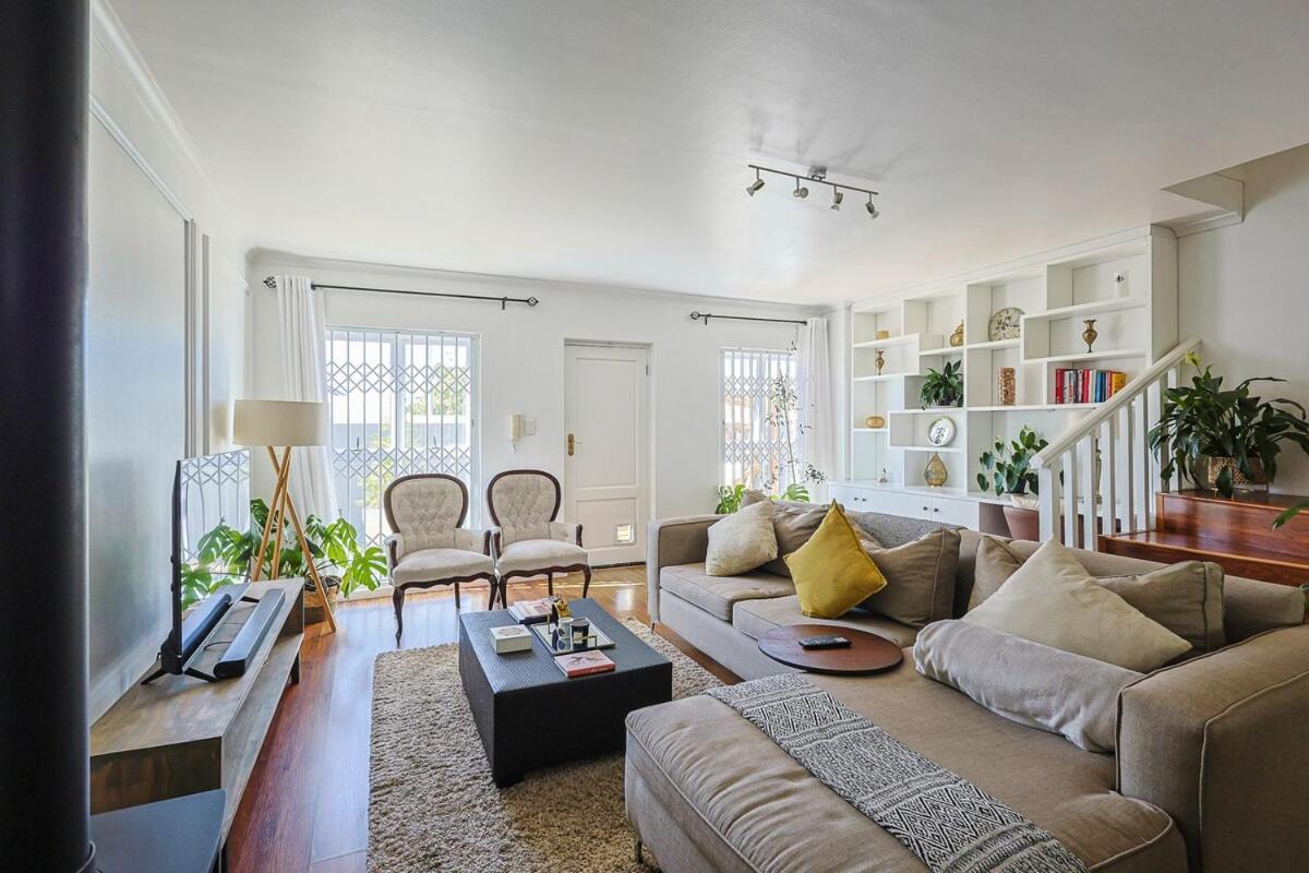 Fully Equipped Claremont With Pool & Style Cape Town