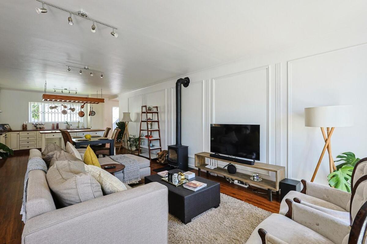 Fully Equipped Claremont With Pool & Style Holiday home