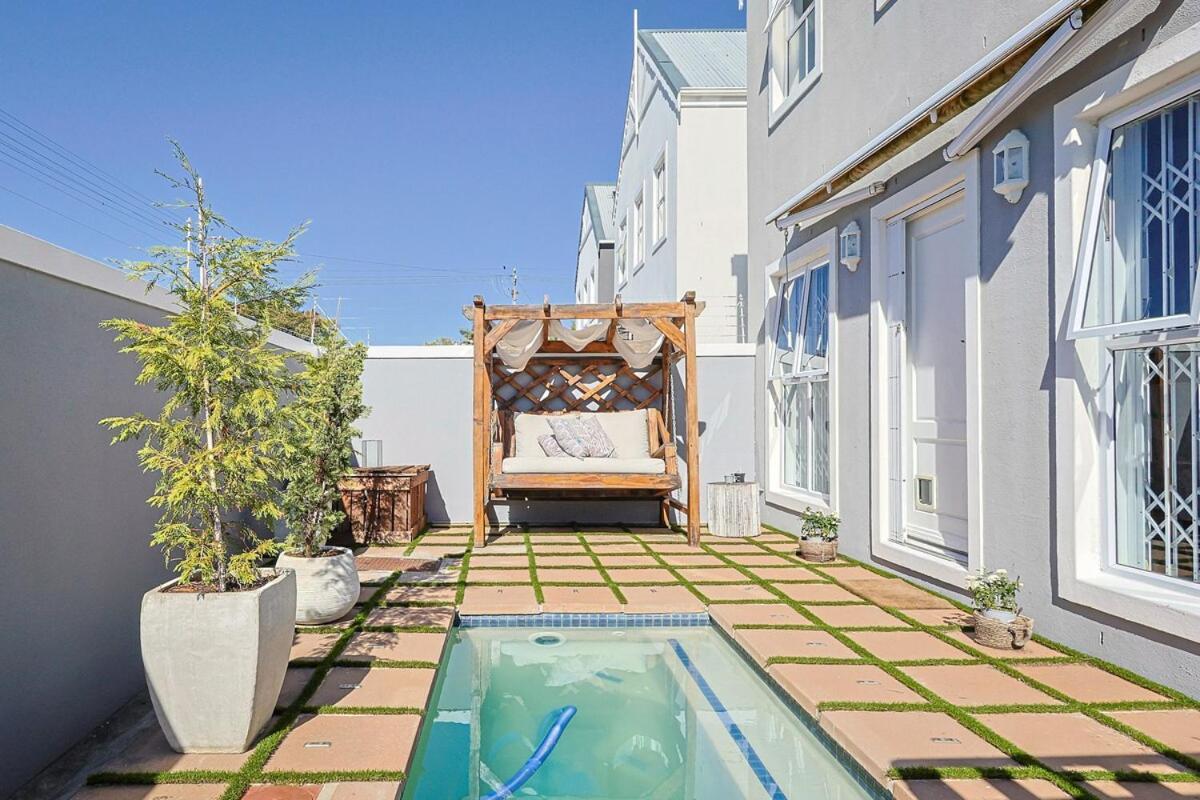 Fully Equipped Claremont With Pool & Style