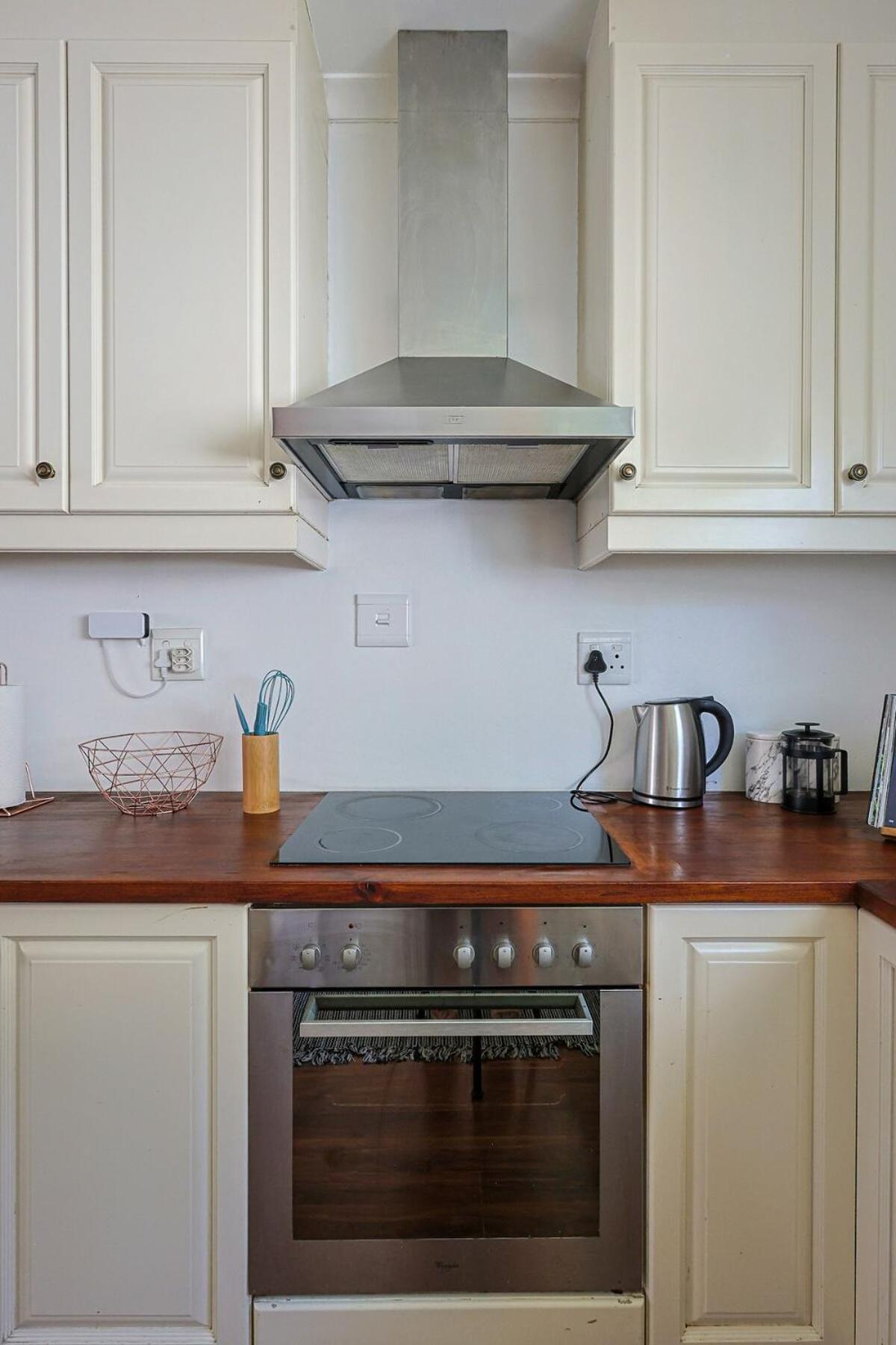 Fully Equipped Claremont With Pool & Style Holiday home Cape Town