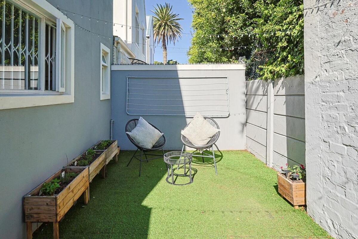 Fully Equipped Claremont With Pool & Style *