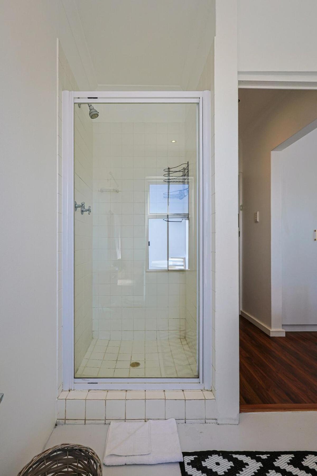 Fully Equipped Claremont With Pool & Style Cape Town