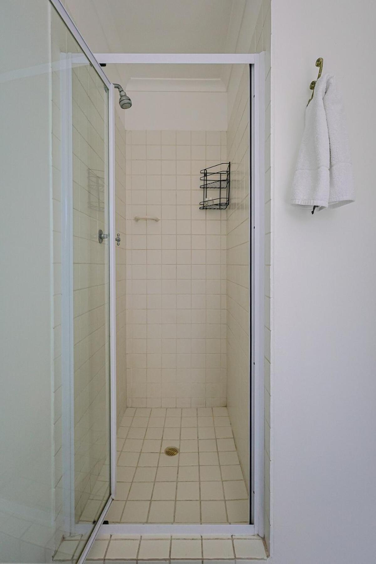 Fully Equipped Claremont With Pool & Style Holiday home *