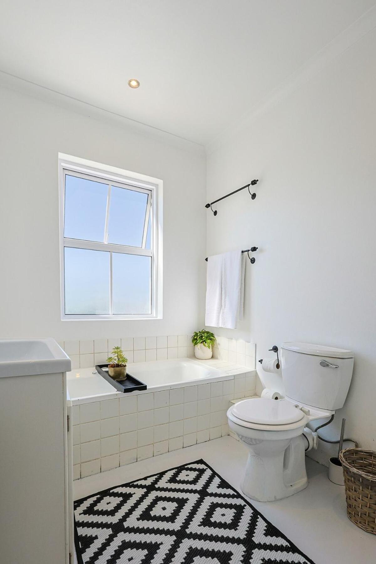 Holiday home Fully Equipped Claremont With Pool & Style *
