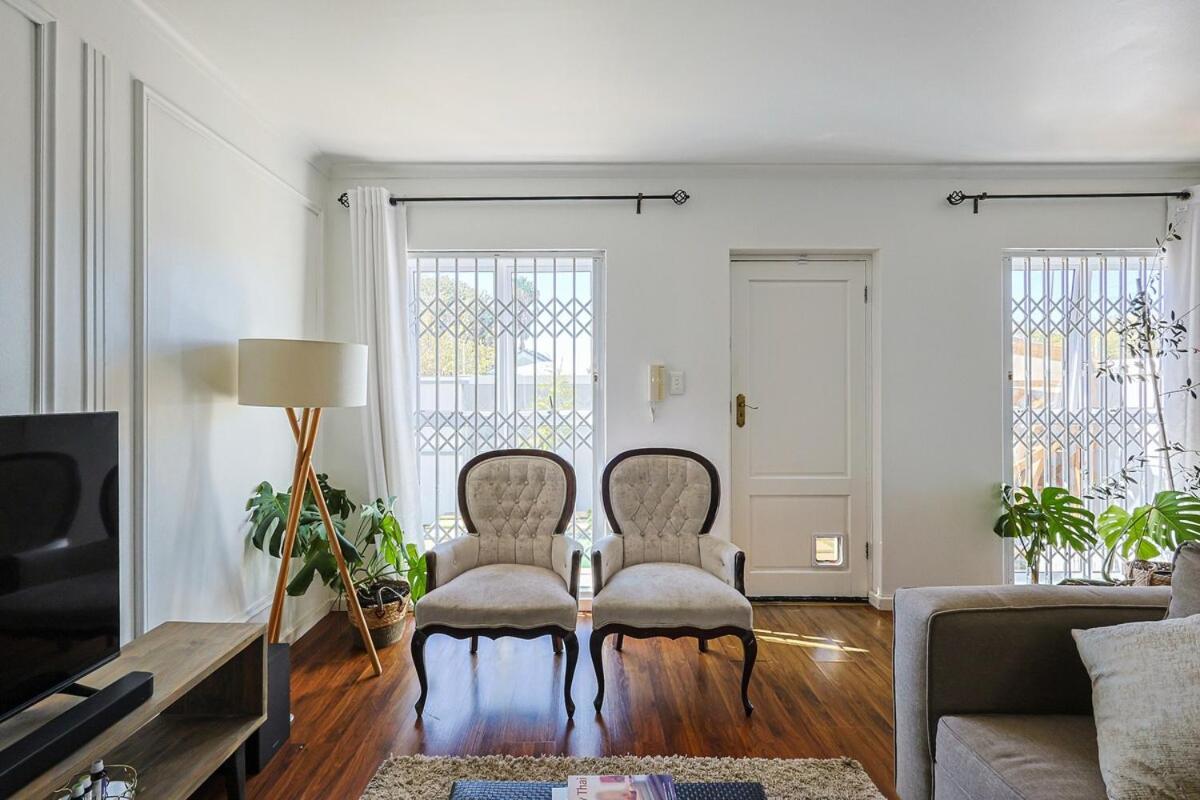 Fully Equipped Claremont With Pool & Style * Cape Town
